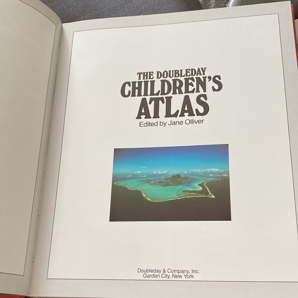 The double day children’s atlas Book copyright 1987 - Picture 6 of 6